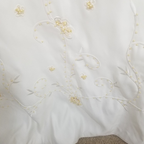 Vintage Strapless Wedding Gown - Picture 4 of 6